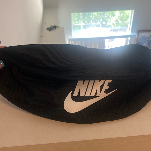 Nike Fanny Pac - Picture 1 of 4
